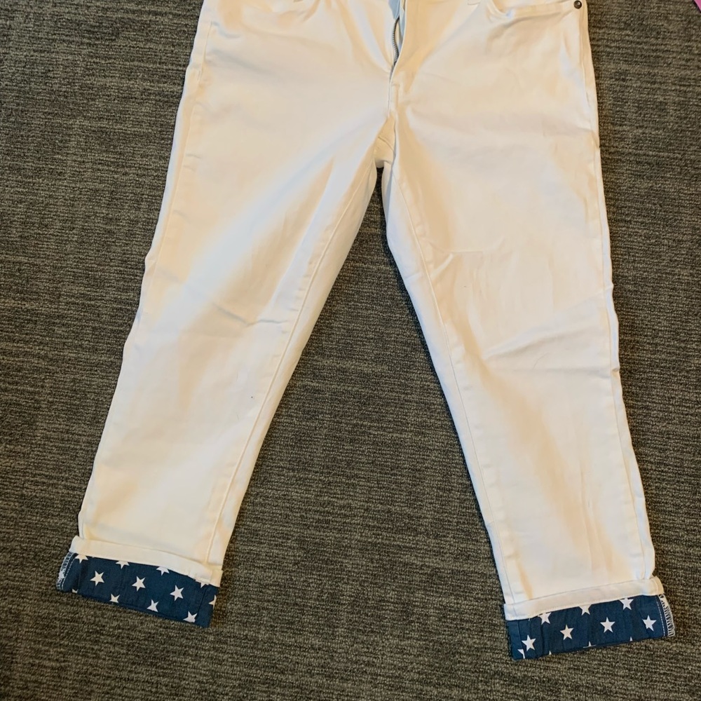 Venus white capris size 8. Never worn.